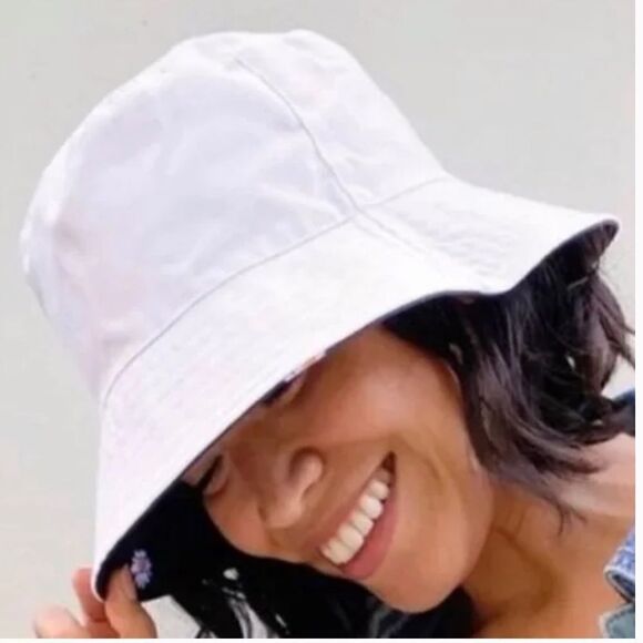 Alice + Olivia X Stacey Bendet NEW Black Reversible Sunflower Bucket Hat - Picture 7 of 12